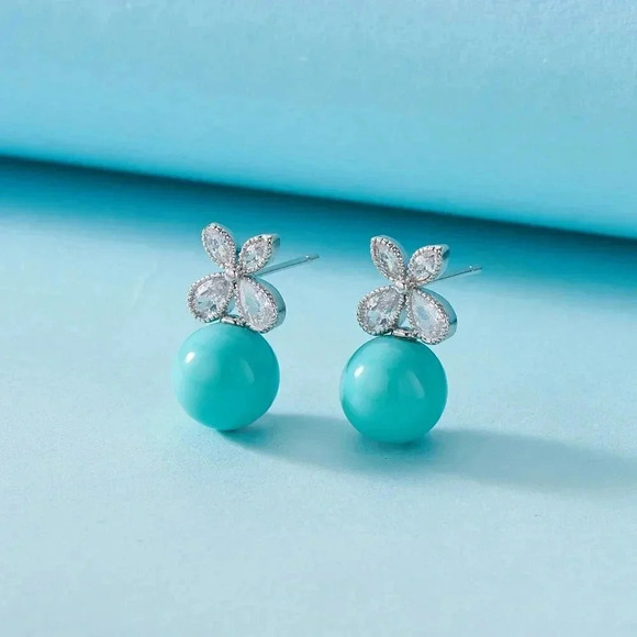 Silver Fashionable Women's Rhinestone Decor Stud Earrings - Picture 2 of 3